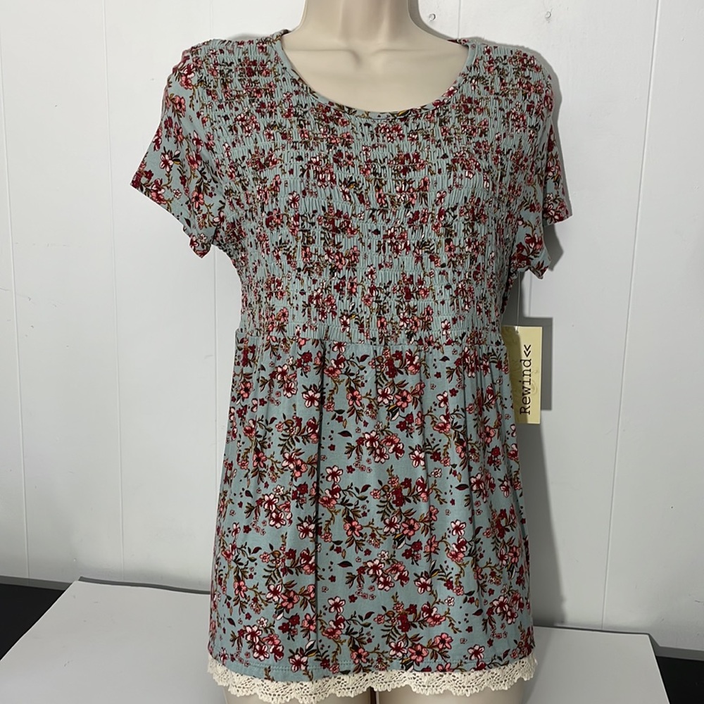 Rewind Top Size M Floral Print Smocked Empire Baby Doll Pullover Lace trim
